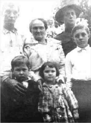(355 KB)
Abt 1915 
Manley, wife Malinda, son Early (in uniform), daughter Cora, and sons.
(Click on Picture to View Full Size)