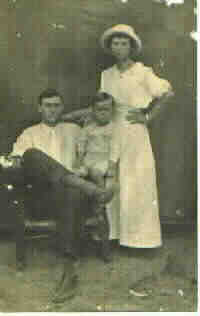Emmett Lafayette Breazeale with wife Lottie and son Willie  (185 KB)
 
(Click on Picture to View Full Size)